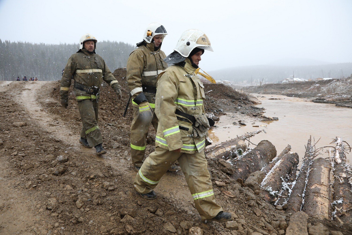 الطوارئ الروسية: العثور على 7 مفقودين أحياء بعد انهيار سد في إقليم كراسنويارك