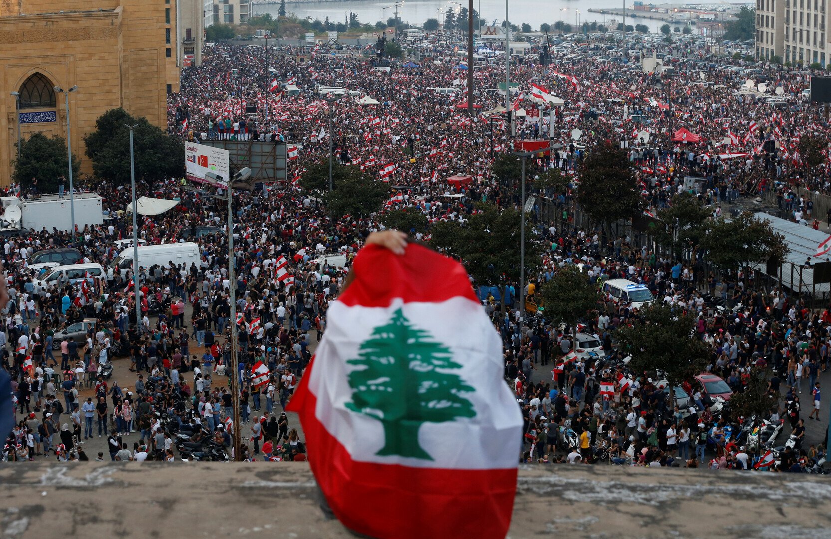 لبنان.. محتجون ضد الضرائب يهتفون لأردوغان!