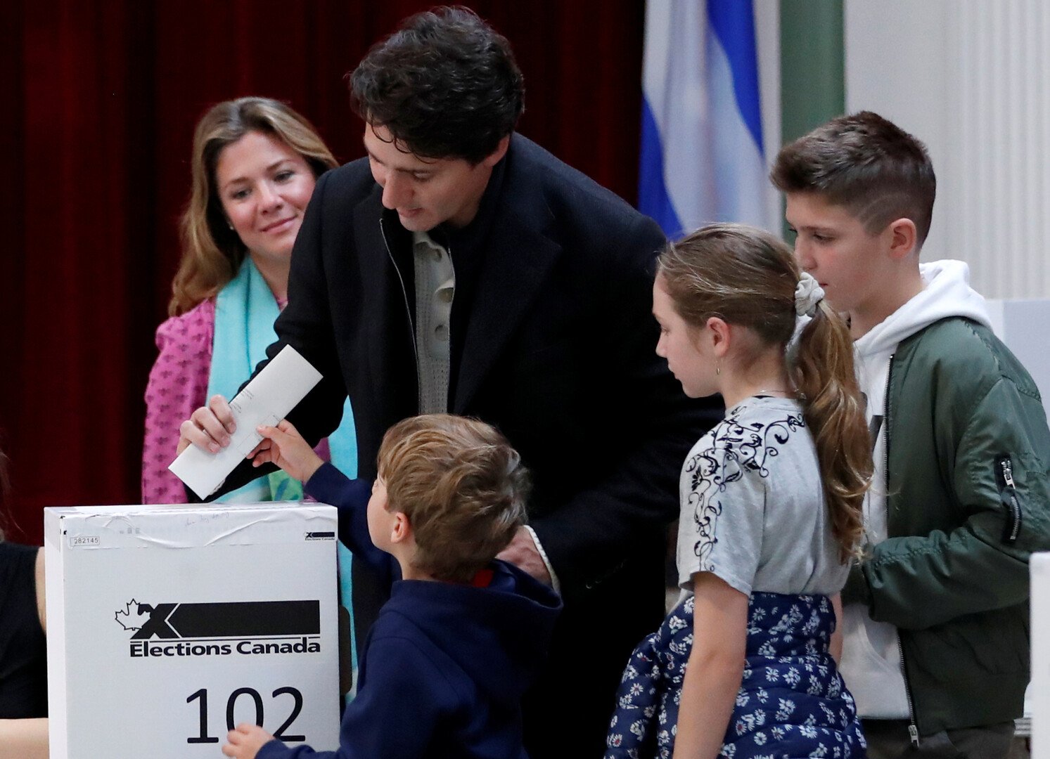 فوز متوقع لترودو في انتخابات كندا يتيح له تشكيل حكومة أقلية