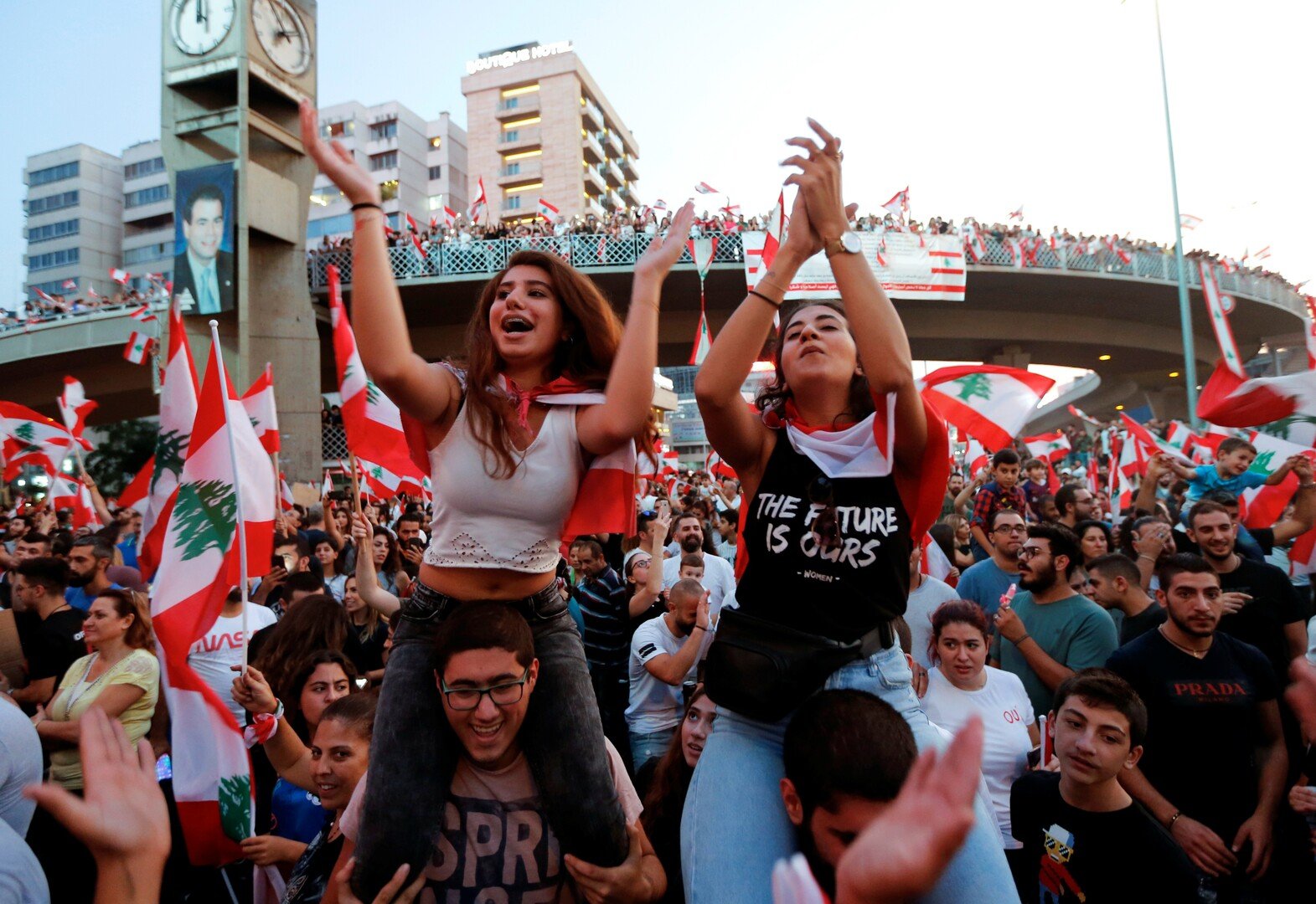 خبير اقتصادي لبناني: الحكومة اللبنانية تشتري الوقت بإجراءات ستعمق الأزمة