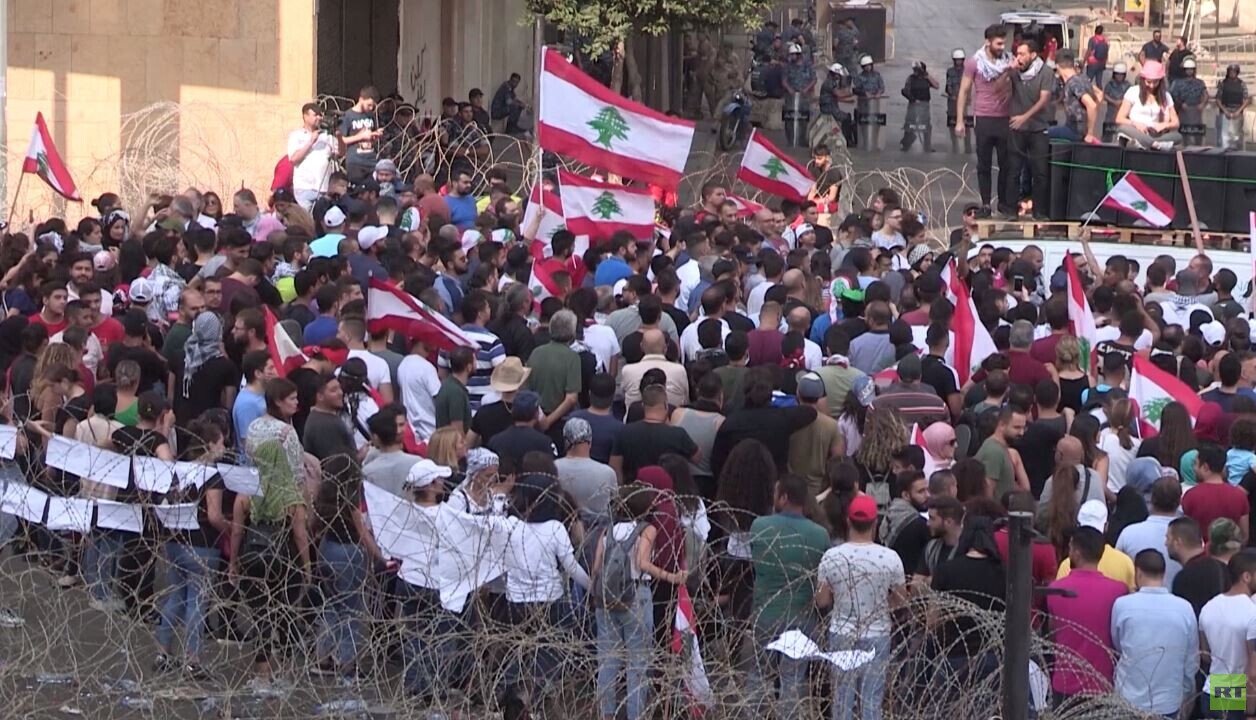 لبنان.. يوم سادس من الاحتجاجات الشعبية