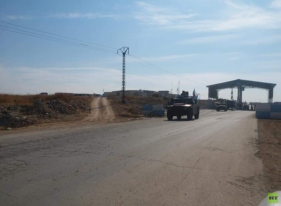 الشرطة العسكرية الروسية تطلق دوريات على حدود سوريا مع تركيا وستنشئ قاعدة لها بعين العرب