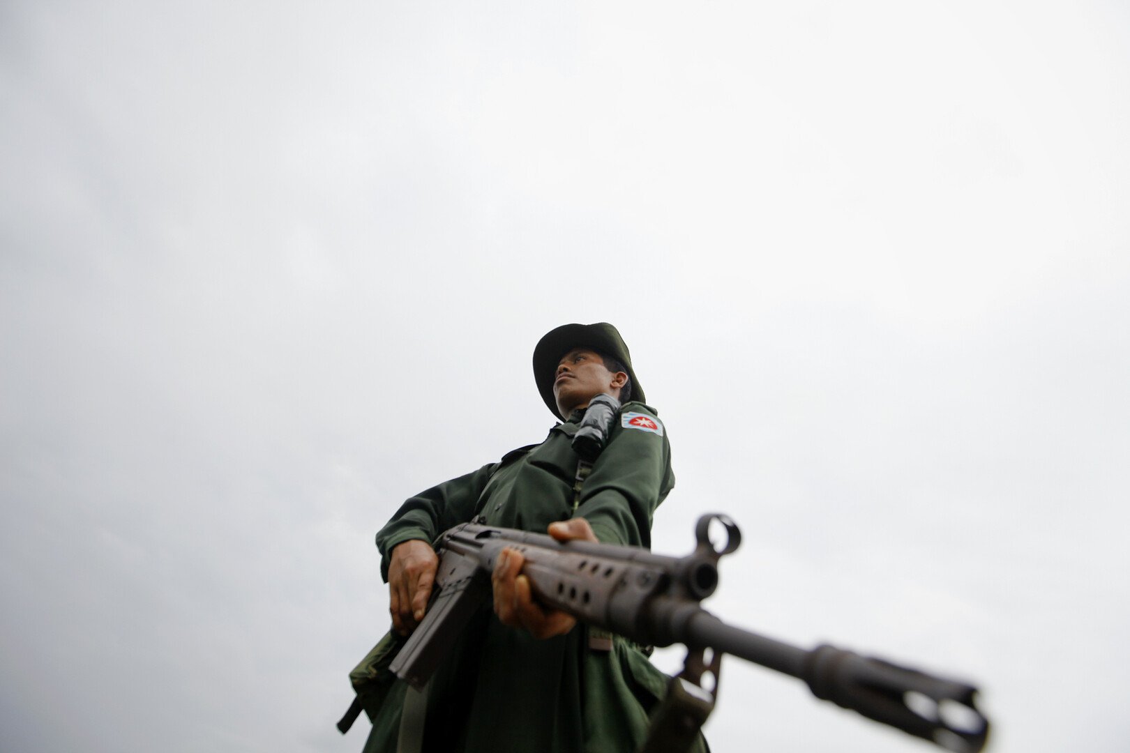 متمردو روهينغا ميانمار يعلنون مقتل عدد من الرهائن لديهم بقصف حكومي