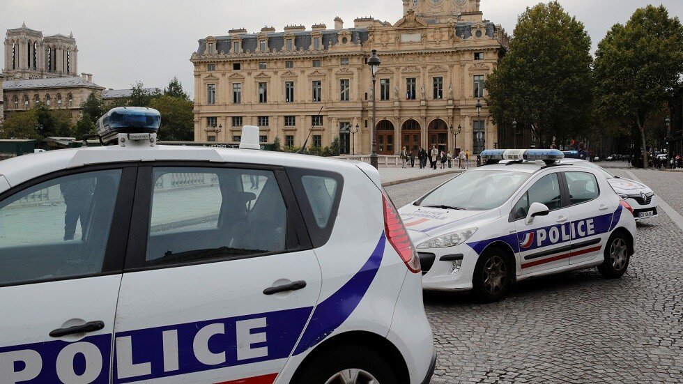 فرنسا: مصابان في إطلاق نار أمام مسجد في مدينة بايون