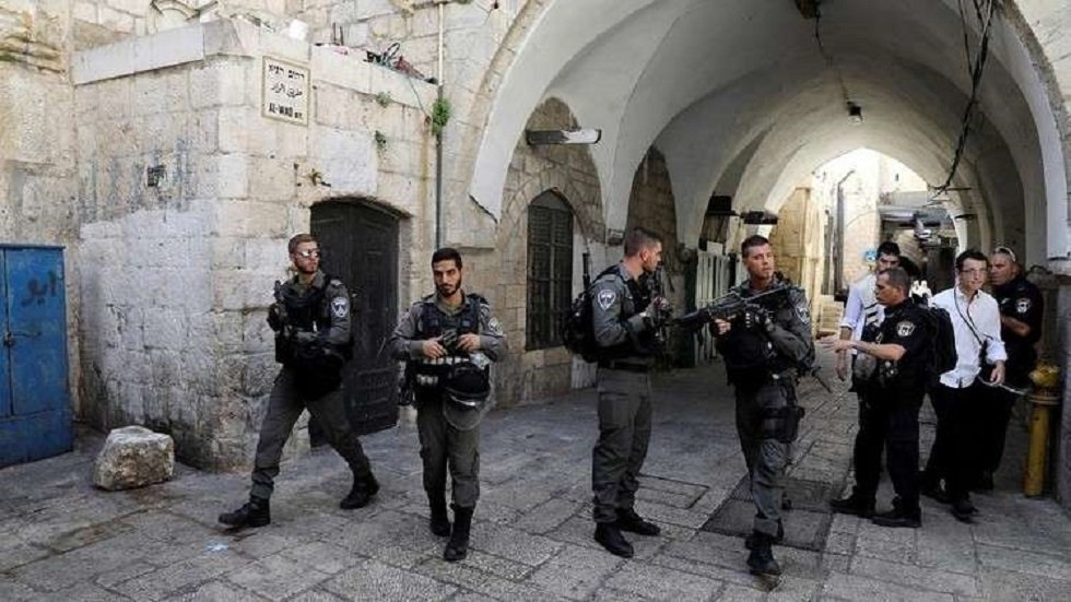 بالفيديو.. الأمن الإسرائيلي يعتدي بالضرب على مقدسيين ويعتقل 7 شبان