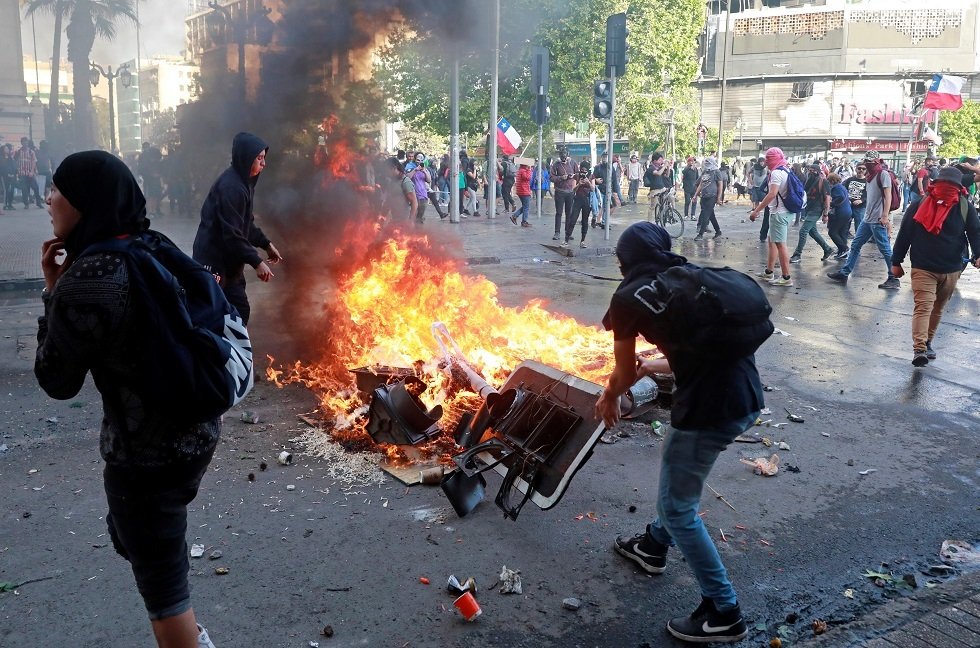 تجدد الاحتجاجات المناهضة للحكومة في سانتياغو ومدن تشيلية أخرى