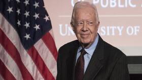 الرئيس الأمريكي الأسبق جيمي كارتر يدخل المستشفى