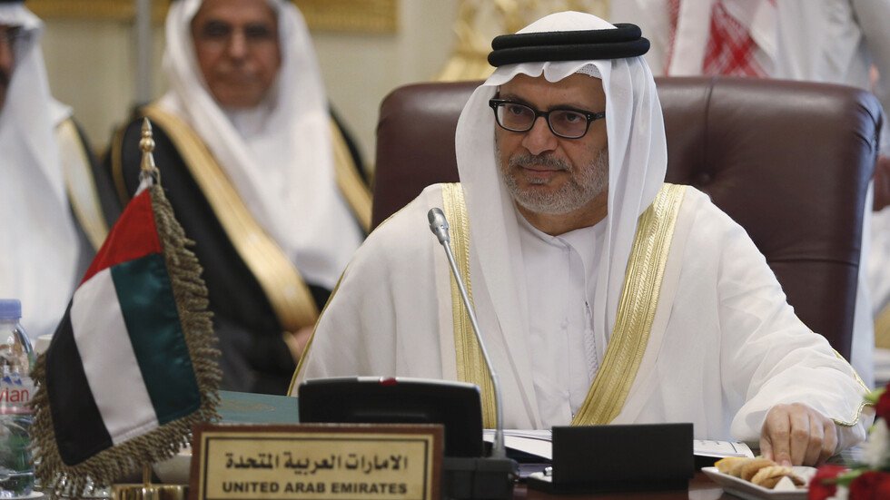 قرقاش يرد على الشيوعي السوداني بعد انتقاده للإمارات والسعودية