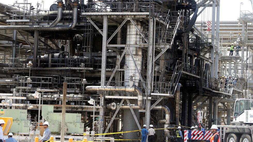 الجيش الإيراني: الهجوم اليمني على أرامكو شكل فضيحة للأسلحة الأمريكية