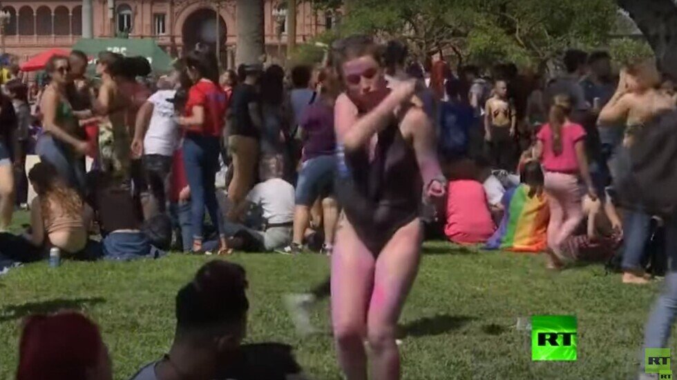 مسيرة حاشدة في بوينس آيرس دعما للمثليين