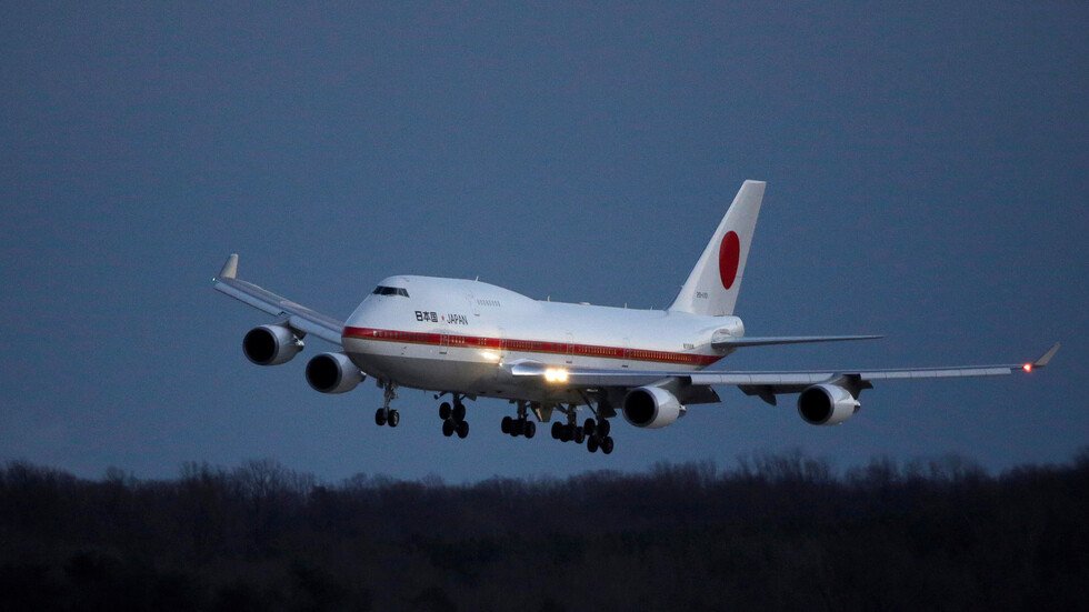 إطفاء حريق في طائرة رئيس الوزراء الياباني وهي في طريقها إلى تايلاند