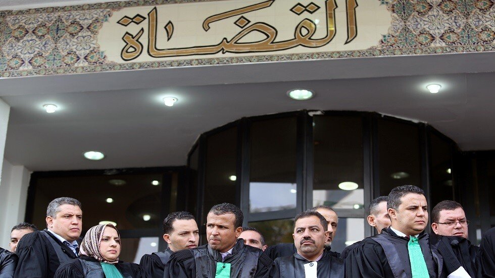 الجزائر.. مواجهات بين قوات الأمن وقضاة مضربين (فيديو)