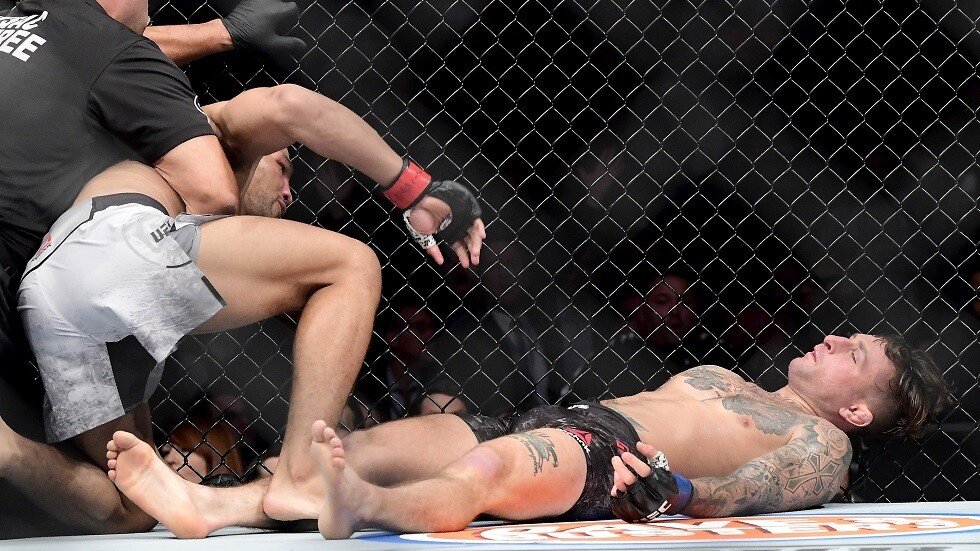 المقاتل كيفن لي كاد أن يفصل رأس خصمه غيليسبي عن جسده (فيديو)