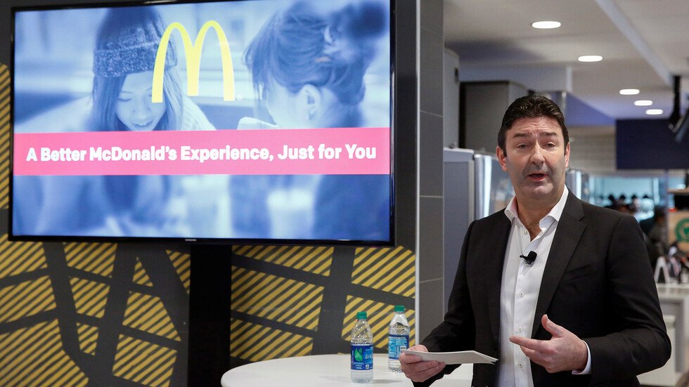 إقالة المدير التنفيذي لـ"ماكدونالدز" بسبب "علاقة غرام"