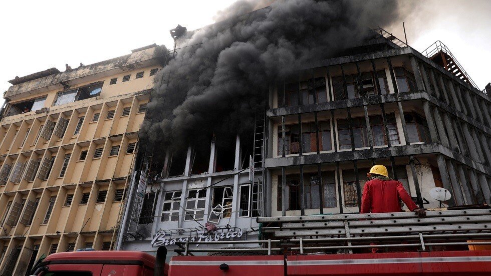 نيجيريا.. اندلاع حريق ضخم في سوق بوسط لاغوس (فيديو)