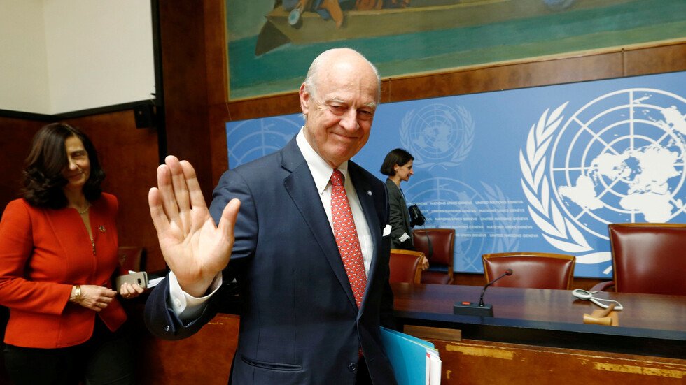 دي ميستورا: تركت منصبي لتفادي مصافحة الأسد