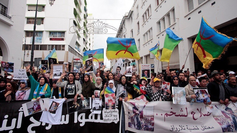 عائلات معتقلي "حراك الريف" بالمغرب تحتج على عزل أبنائها في زنازين انفرادية