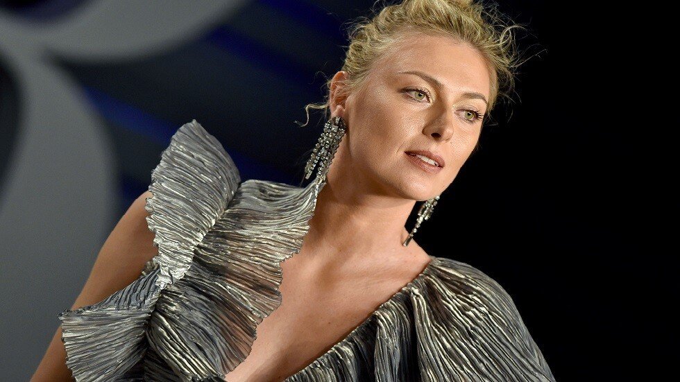 شارابوفا بين الأسود في أدغال إفريقيا (فيديو وصور)