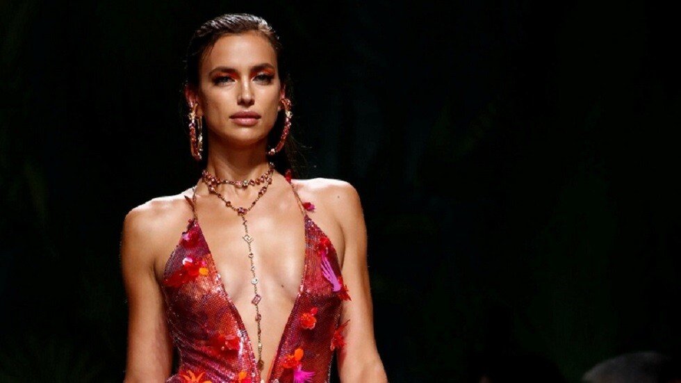 صديقة رونالدو السابقة: جاذبية المرأة ليست مجرد أحمر شفاه