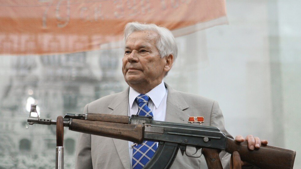 100 عام على ميلاد مصمم البندقية الآلية الأسطورية "كلاشينكوف"