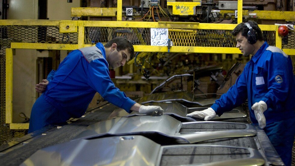 هربا من العقوبات.. نقل مصانع سيارات إيرانية إلى تركيا