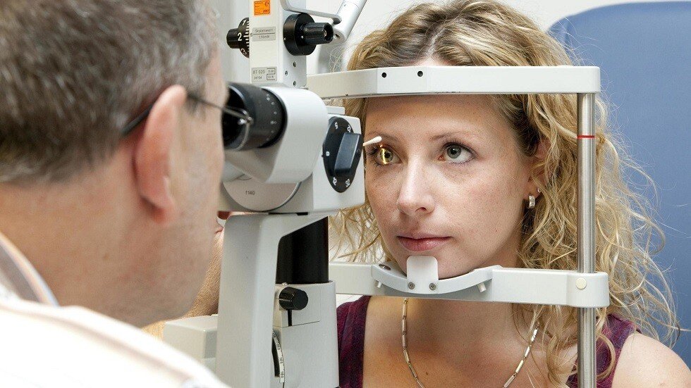 تطهير عين امرأة من وكر ديدان طفيلية