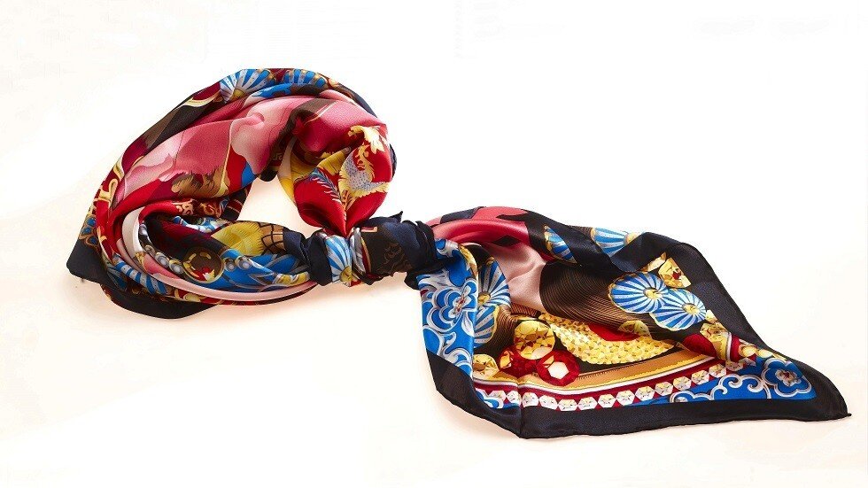 وشاح يقتل امرأة في المطبخ