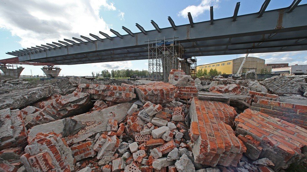 رجل يدفن حيا في الهند