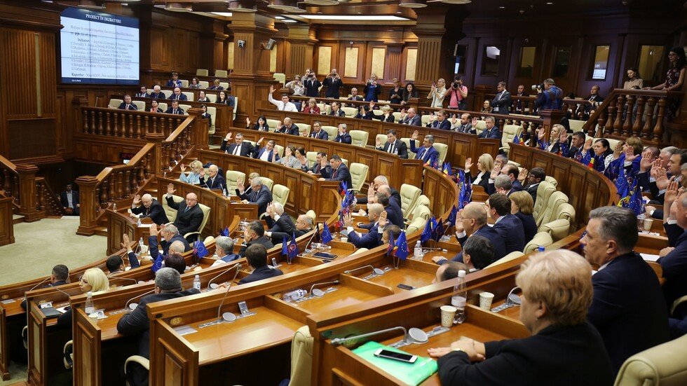 البرلمان المولدوفي يصادق على قرار حجب الثقة عن الحكومة الائتلافية