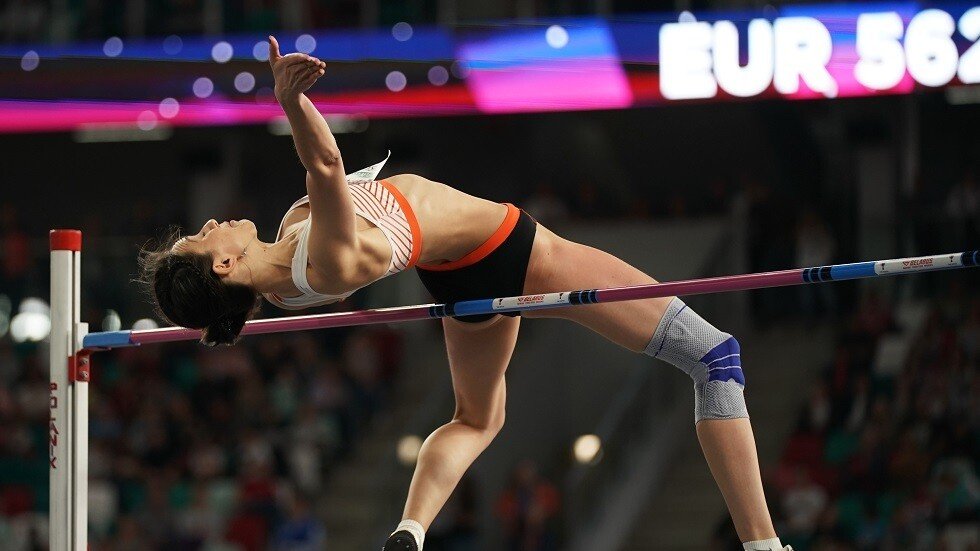 نجمة روسية تبدي استعدادها للذود عن عرين منتخب بلادها للرجال (فيديو)