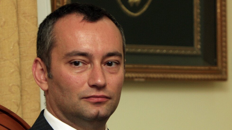 ملادينوف يصل القاهرة للقاء السيسي على خلفية التصعيد حول غزة