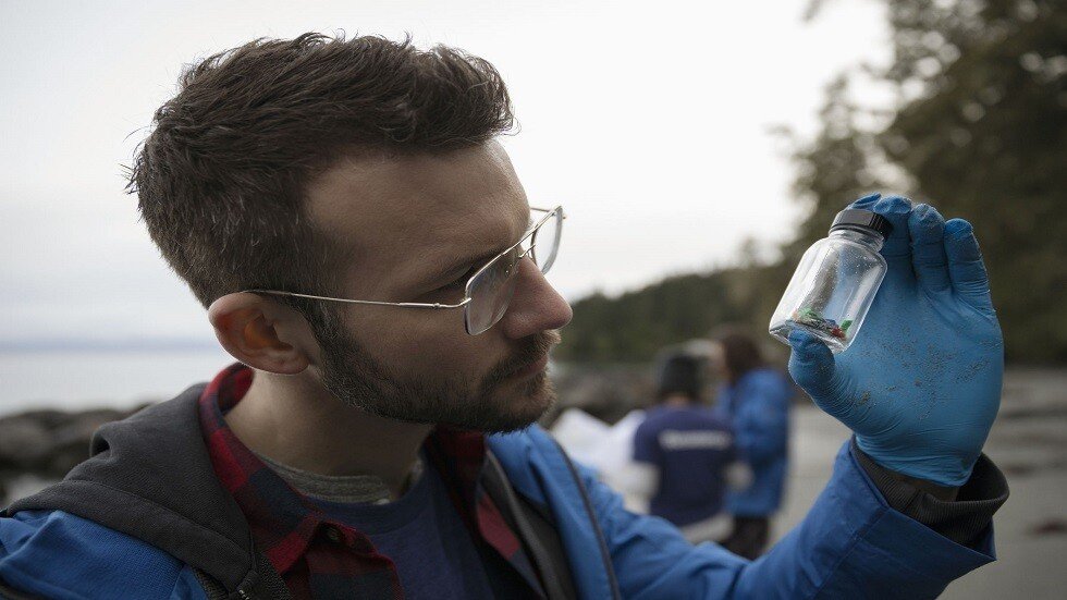 اكتشاف مواد بلاستيكية من