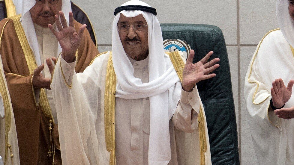 أمير الكويت يقبل استقالة حكومة بلاده