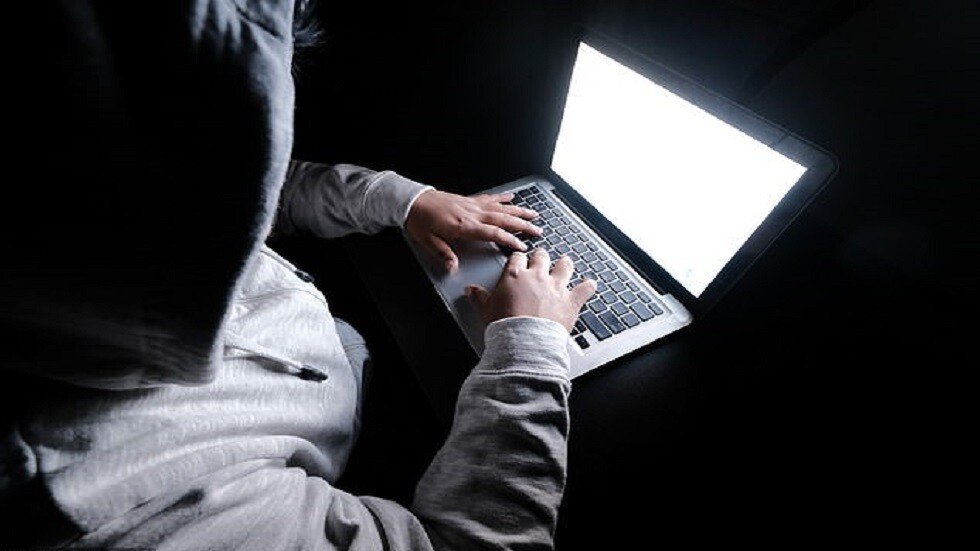 قراصنة "يصوّرون" من يشاهدون الإباحية "سرا" لابتزازهم!