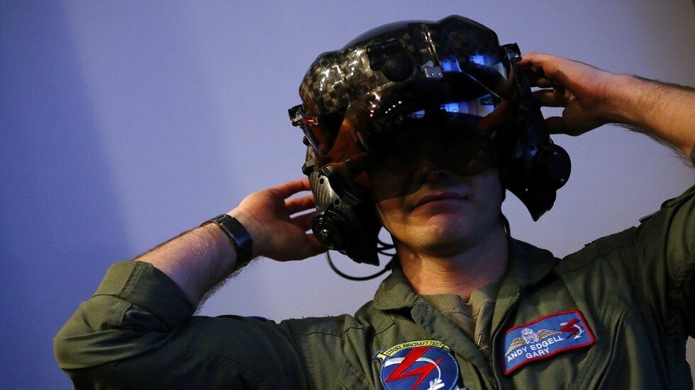 أمريكا تعالج مشكلة خطيرة في خوذات طياري 