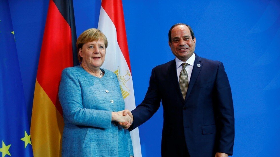 ميركل والسيسي يبحثان الوضع في ليبيا