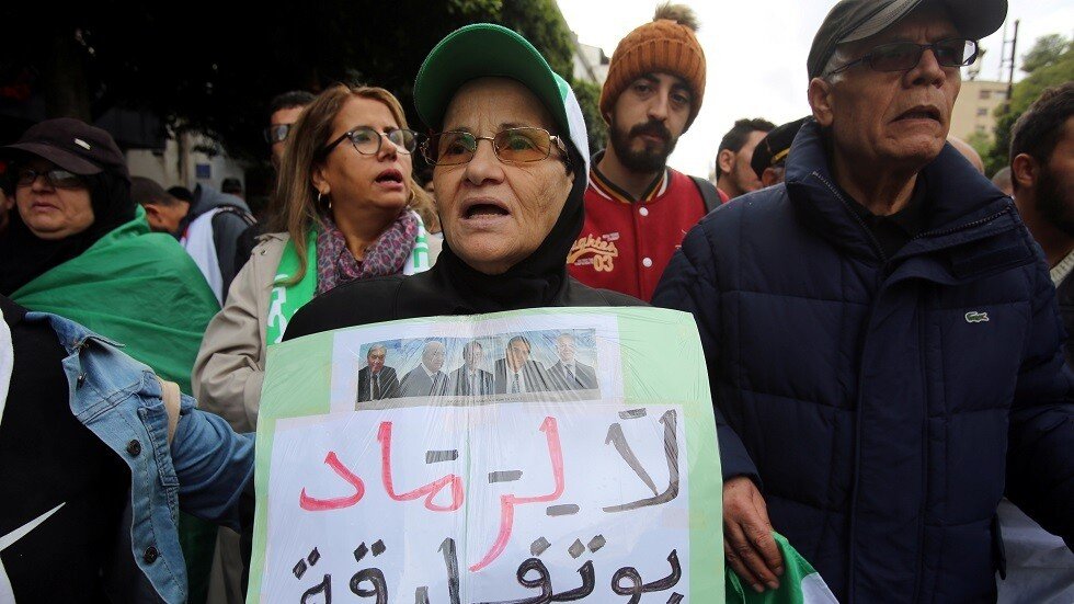 الجزائريون يواصلون احتجاجاتهم في الجمعة الـ 39 بمشاركة الصحفيين