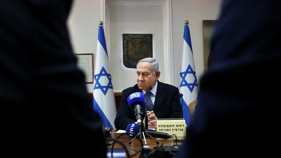 توقعات بتوجيه تهم فساد إلى نتنياهو الثلاثاء و