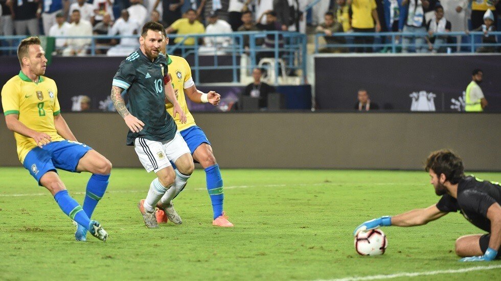 بالفيديو.. الأرجنتين تهزم البرازيل في 