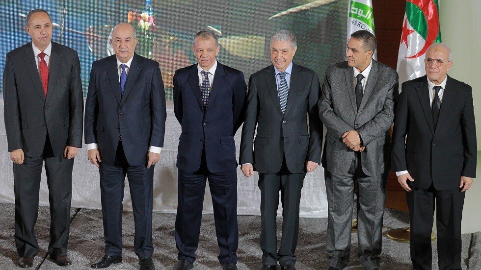 قبل انطلاق الحملة الانتخابية بيوم.. مرشحو رئاسة الجزائر يوقعون