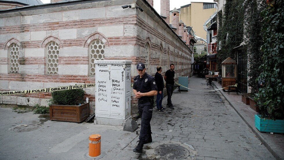 بالفيديو.. اعتداء على امرأة محجبة في مدينة اسطنبول يثير جدلا في تركيا