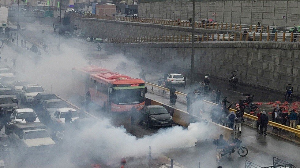 الأمن القومي الإيراني يحدد الجهة التي هاجمت قوات الأمن أمس