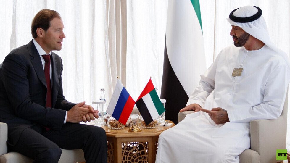 وزير الصناعة الروسي وولي عهد أبو ظبي يبحثان تعزيز التعاون الثنائي