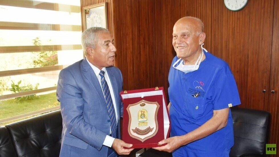 مصر تكرم جراح القلب مجدي يعقوب بإطلاق اسمه على ميدان في أسوان