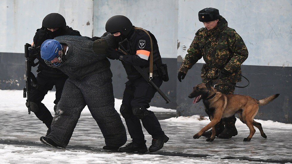 القوات الخاصة تتسلم أجهزة لرؤية البشر وراء الجدران