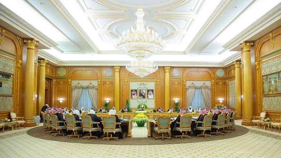 مجلس الوزراء السعودي يستنكر عملية "الخطف والسطو المسلح" على القاطرة "رابغ 3"