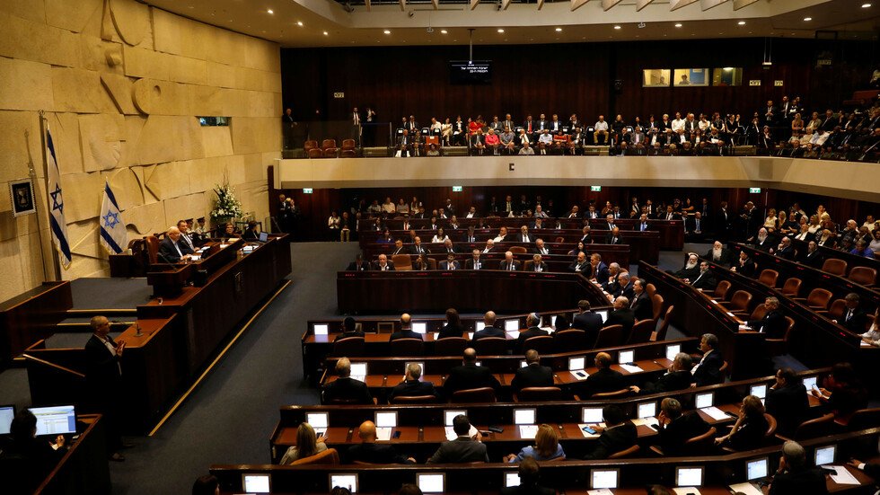 الكنيست ينظر في تكليف أي مشرّع بتشكيل الحكومة