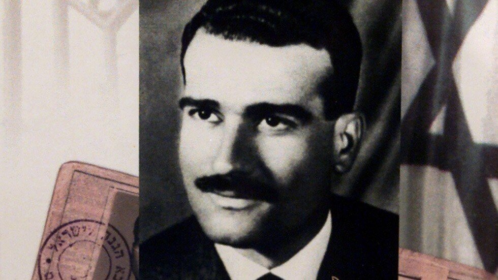 موقع: نجل رئيس سوري سابق حاول المساعدة في تحديد مكان جثة الجاسوس إيلي كوهين