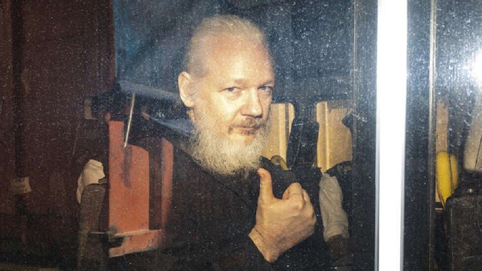 حياة أسانج في خطر