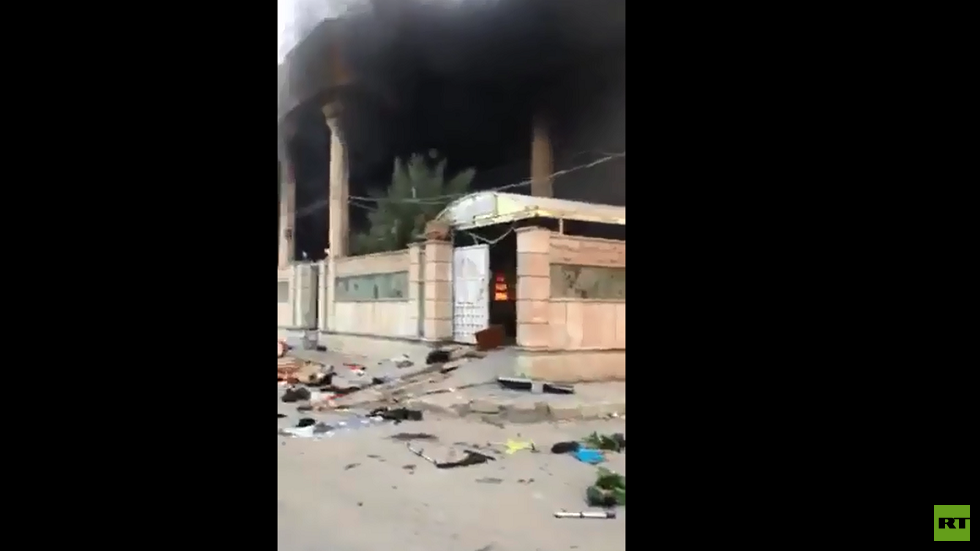 العراق.. متظاهرون يحرقون منزل عضو مجلس النواب السابق خالد الأسدي في ذي قار